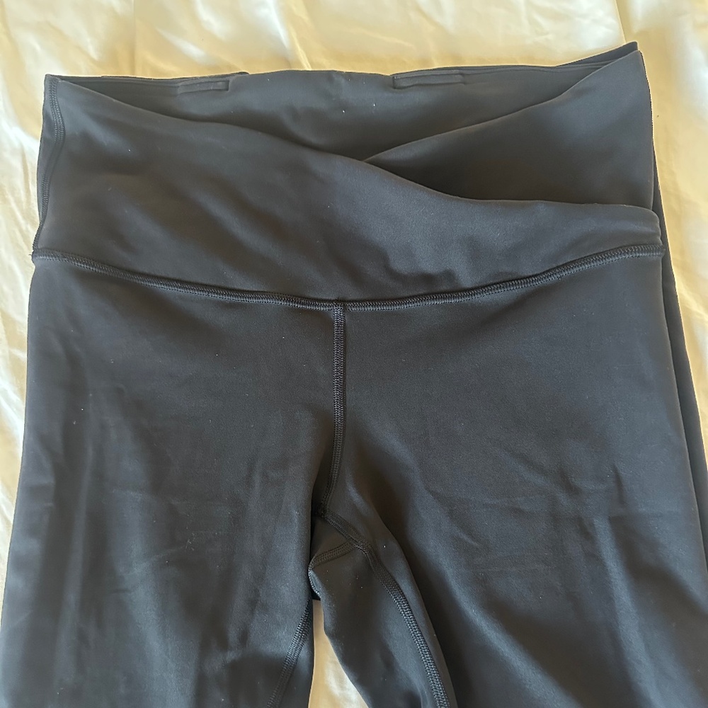 lululemon Cross Waist Legging in Black (Size 8)
